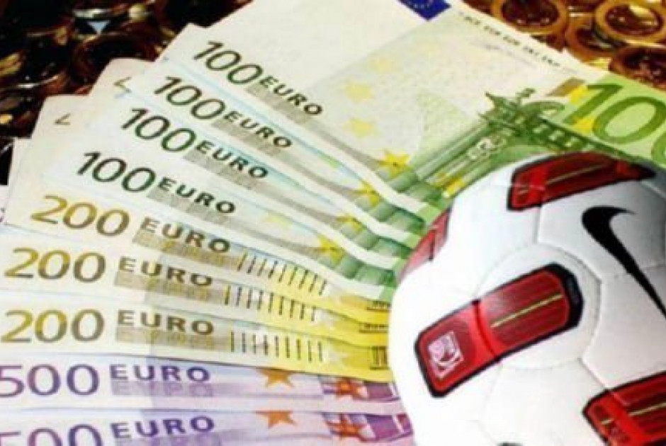 ΑΠΙΣΤΕΥΤΟ: Ποδοσφαιριστής έκανε δώρο στον αδελφό του για τα γενέθλια του…"στημένη" κίτρινη κάρτα (ΒΙΝΤΕΟ)