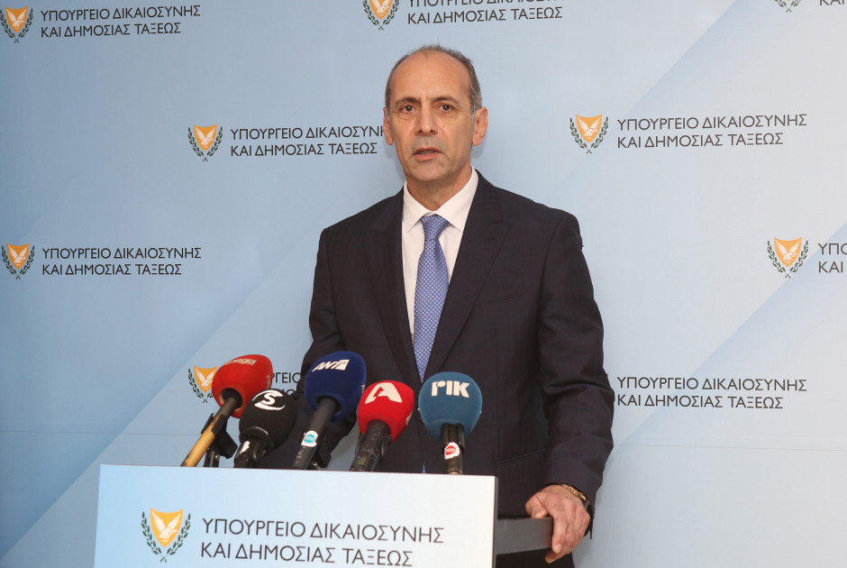 Υπ. Δικαιοσύνης: Σε πλήρη λειτουργία το επόμενο διάστημα το κουμπί πανικού για θύματα ενδοοικογενεια