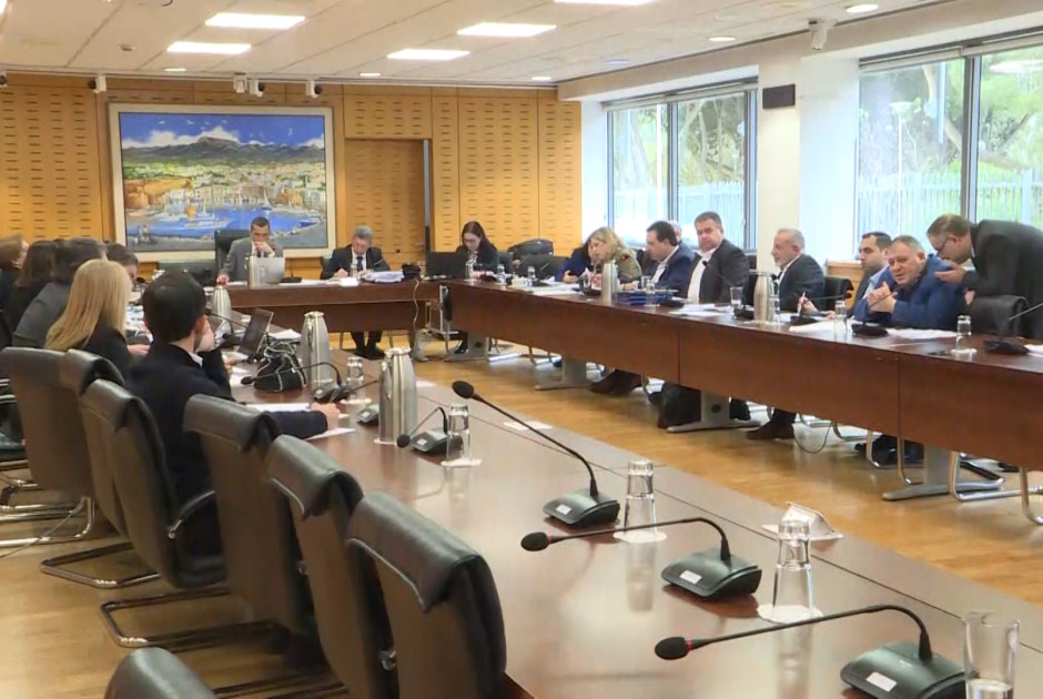 Άδοξο τέλος στη συζήτηση για εταιρία Αμπράμοβιτς (ΒΙΝΤΕΟ)