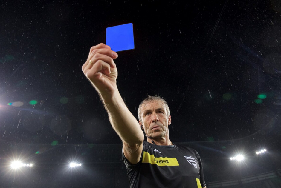 Το ποδόσφαιρο όπως το ξέραμε τελειώνει – Από τον «Νόμο Βενγκέρ» μέχρι τις μπλε και τις χρυσές κάρτες