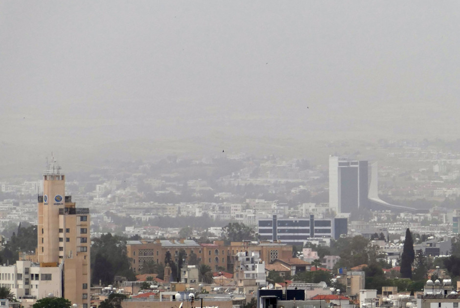 Μας «πνίγει» και σήμερα η σκόνη: Οι επαρχίες με τις υψηλότερες συγκεντρώσεις