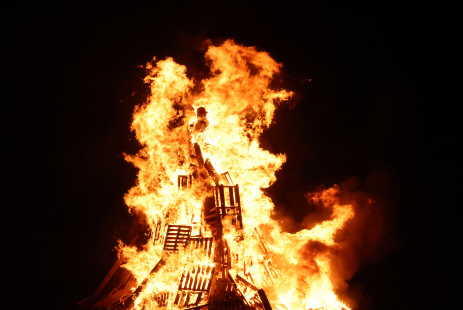 Ολομέλεια: Καταψηφίστηκε εν μέσω εντάσεων το νομοσχέδιο για λαμπρατζιές