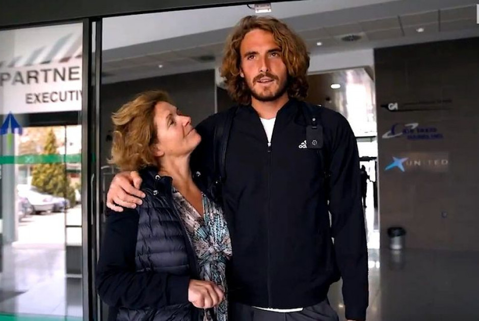 Μπλεξίματα για την οικογένεια Τσιτσιπά: Ο σκύλος της μητέρας του αθλητή επιτέθηκε σε 71χρονο