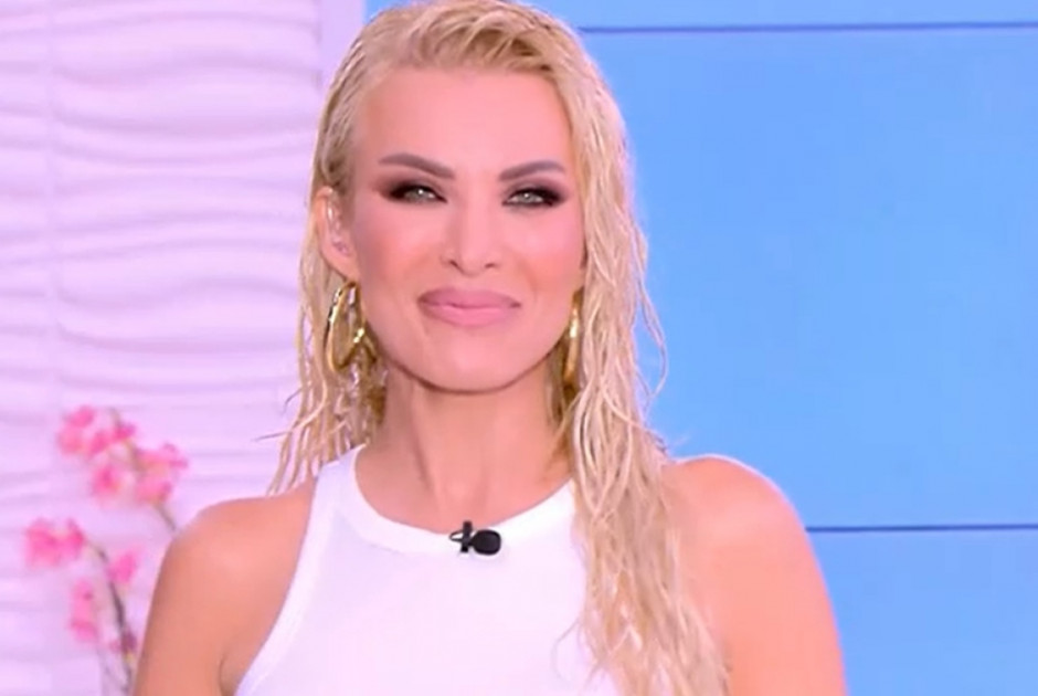 Καινούργιου: Αποκάλυψε on air το πρόσωπο που θα βαφτίσει την κόρη της (ΒΙΝΤΕΟ)