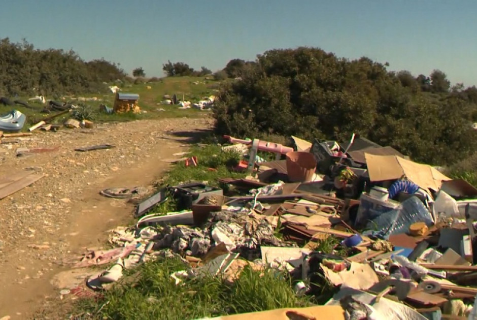 Βουλή: «H διαχείριση αποβλήτων έχει περάσει στα χέρια του υπόκοσμου»