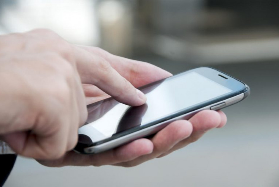 Για απάτη μέσω παραπλανητικών μηνυμάτων SMS προειδοποιεί ο ΟΑΥ