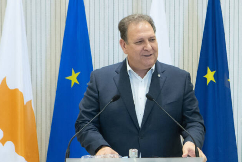 Β. Παπαδόπουλος: Πώς απαντά στα σενάρια περί ανασχηματισμού