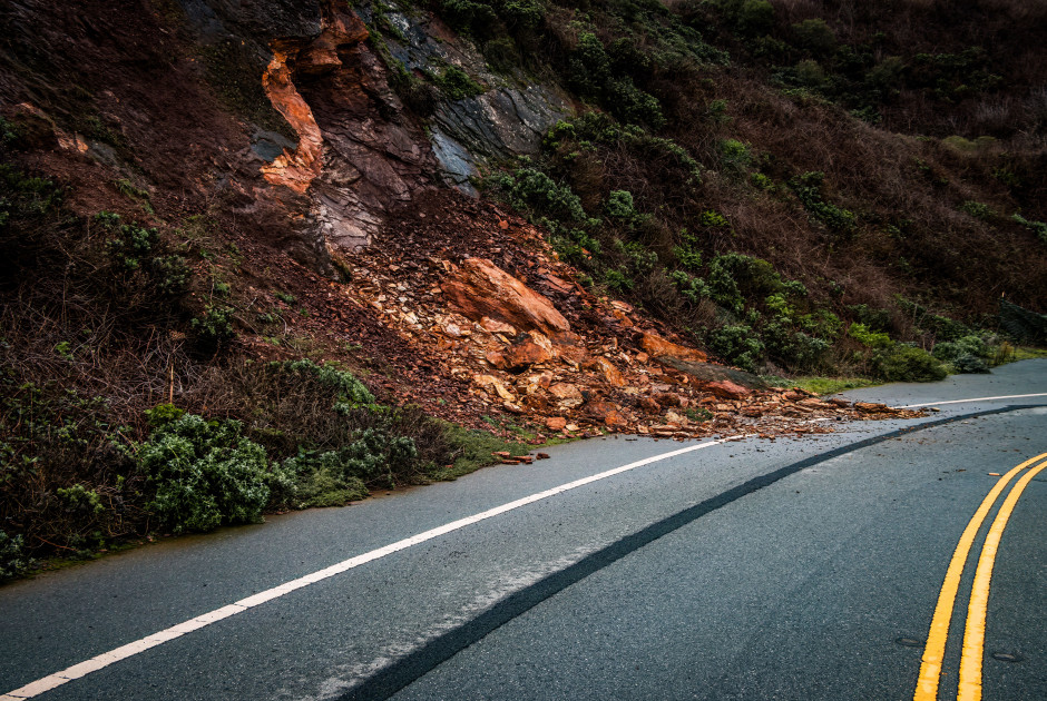 Έντονες βροχοπτώσεις και κατολισθήσεις – Δείτε ποιοι δρόμοι είναι επικίνδυνοι
