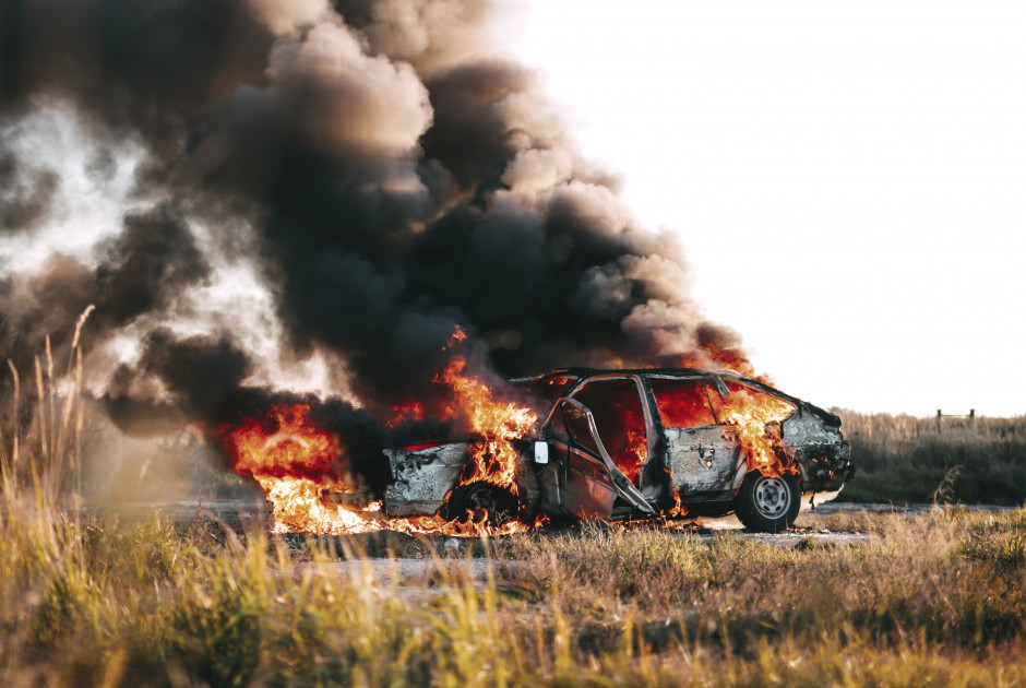Νυχτερινός συναγερμός στη Λεμεσό: Πέντε οχήματα πήραν φωτιά μέσα σε λίγες ώρες
