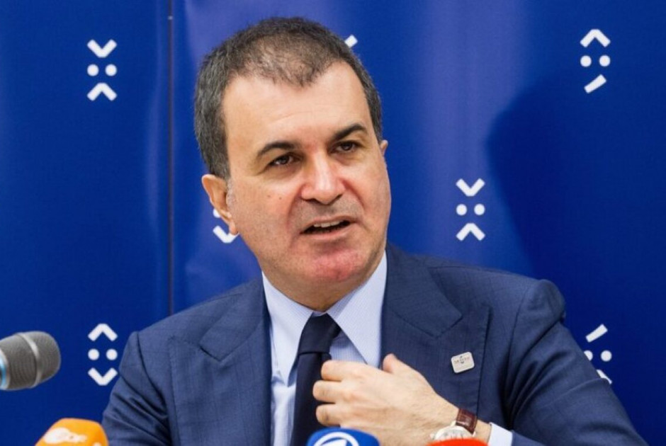 &Tau;&sigma;&epsilon;&lambda;ί&kappa;: &laquo;&Tau;&omicron; &Kappa;&upsilon;&pi;&rho;&iota;&alpha;&kappa;ό &delta;&epsilon;&nu; &lambda;ύ&nu;&epsilon;&tau;&alpha;&iota; &mu;&epsilon; &kappa;&omicron;ύ&rho;&sigma;&alpha; &epsilon;&xi;&omicron;&pi;&lambda;&iota;&sigma;&mu;ώ&nu;&raquo;