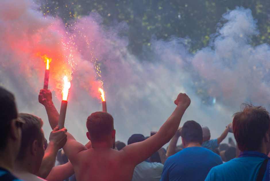 Επεισόδια στο ΑΕΚ Αρένα: Έκρυψαν μολότοφ και φωτοβολίδες εκτός γηπέδου και τις πήραν μετά τον αγώνα