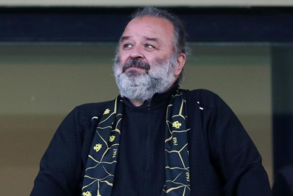 Ηλιόπουλος: "Αν έχει ο Ολυμπιακός παράπονα για τη διαιτησία, εμείς πρέπει να βγούμε με σημαίες στο Σύνταγμα"