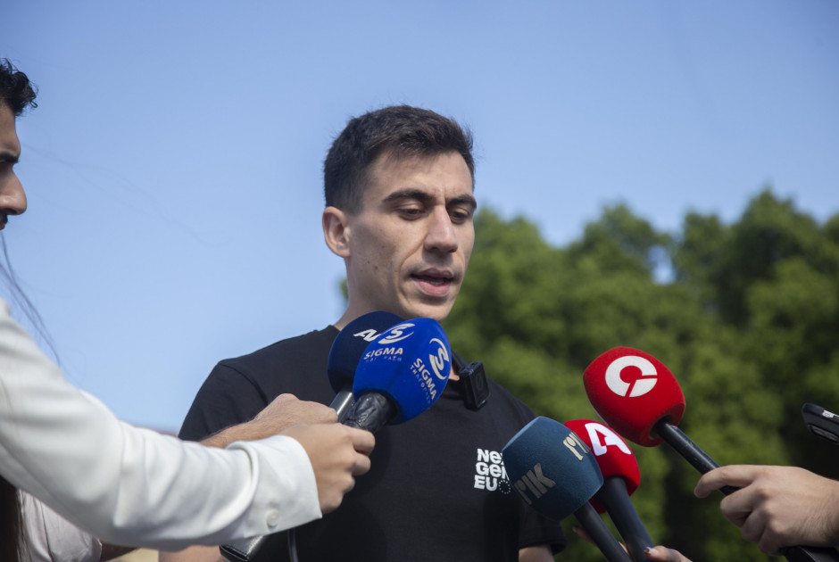 &laquo;Fake news&raquo; &tau;&alpha; &delta;&eta;&mu;&omicron;&sigma;&iota;&epsilon;ύ&mu;&alpha;&tau;&alpha; &gamma;&iota;&alpha; &delta;&iota;&alpha;&sigma;&pi;ά&theta;&iota;&sigma;&eta; &chi;&rho;ή&mu;&alpha;&tau;&omicron;&sigmaf;: &Alpha;&pi;&alpha;&nu;&tau;ά &omicron; &Phi;&epsilon;&iota;&delta;ί&alpha;&sigmaf; &gamma;&iota;&alpha; &kappa;ά&tau;&iota; &pi;&omicron;&upsilon;... &pi;&epsilon;&rho;ί&mu;&epsilon;&nu;&epsilon; (&Beta;&Iota;&Nu;&Tau;