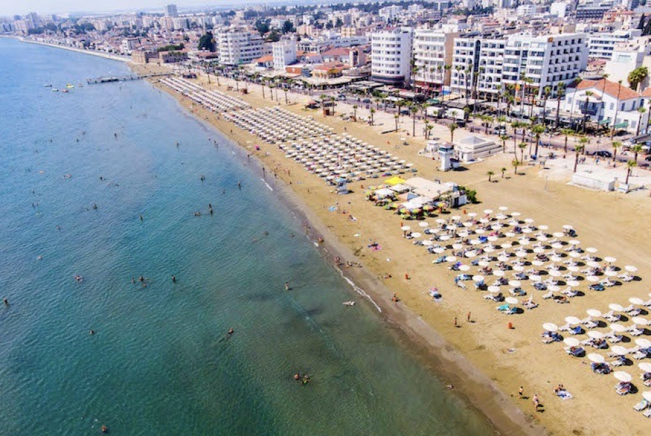 Νεαροί επιτέθηκαν σε περαστικούς στις Φοινικούδες και τους έκλεψαν
