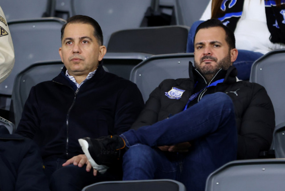 Βρίσκει  άλλο συμπαίκτη;