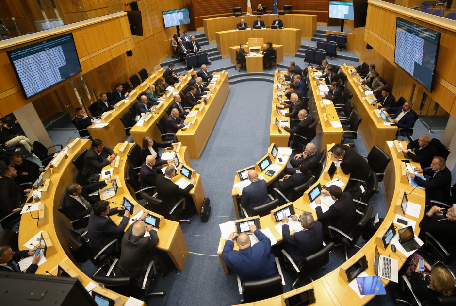 Χαμός στην Ολομέλεια: Σύγκρουση επί των ευθυνών για το καταργηθέν ΚΕΠ (ΒΙΝΤΕΟ)