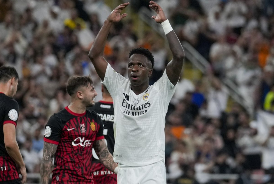 Βινίσιους σε οπαδούς της Ράγιο: «Δίνετε λεφτά για να με βλέπετε!» – «Αιχμές» για Χάουσεν και Αλόνσο