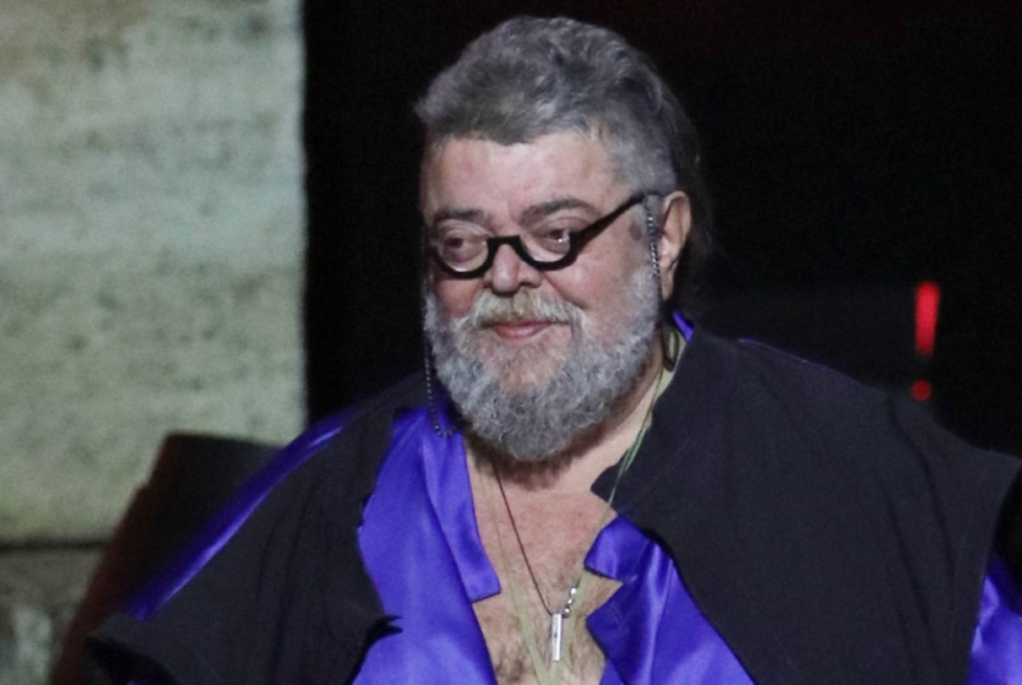 Σταμάτης Κραουνάκης: Η σχέση μου με το χρήμα είναι αίσχος, δεν είχα λεφτά για την κηδεία του πατέρα μου