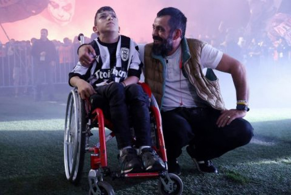 Συγκλονίζει ο μικρός Γιαννάκης: “Ο ΠΑΟΚ δεν είναι μόνο νίκες και κύπελλα, είναι πρόσωπα, είναι ψυχές” (ΒΙΝΤΕΟ)