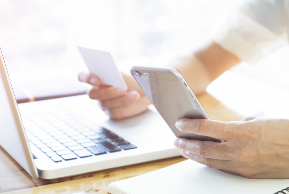 Mobile money: Χορός τρισεκατομμυρίων εκτός τραπεζικού συστήματος