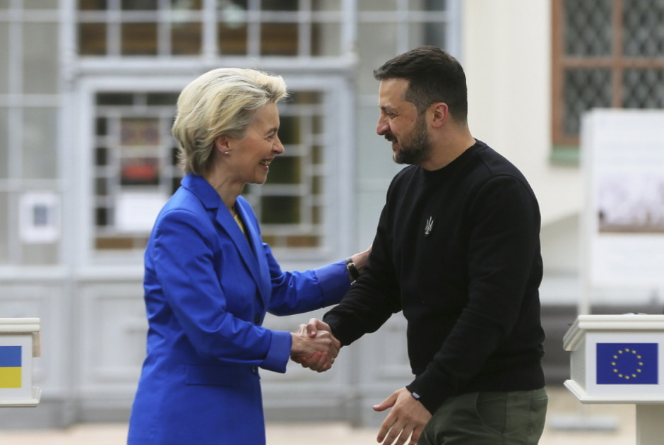 Στο Κίεβο η Φον ντερ Λάιεν για την τέταρτη επέτειο από την Ρωσική εισβολή