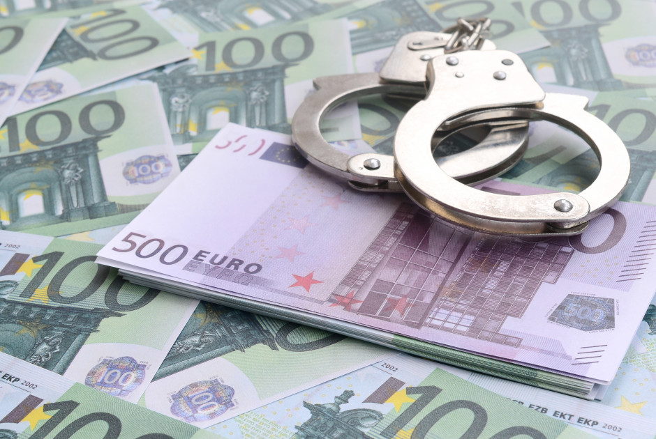 Χειροπέδες σε 45χρονο - Εξαπάτησε 50χρονο και απέσπασε 103 χιλιάδες ευρώ για δήθεν αγορά διαμερισμάτων