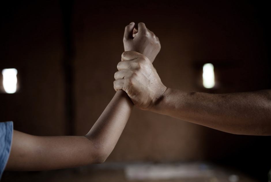 Εκδήλωση σε Γυμνάσιο στην Αγλαντζιά κατέληξε σε συμπλοκή πατεράδων και ανήλικων