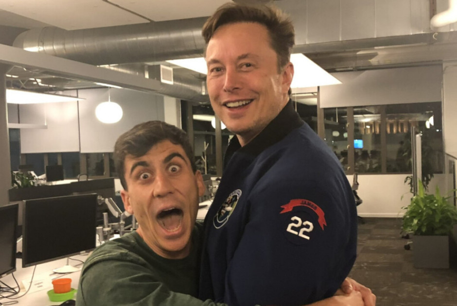 Έλον Μασκ: Πόσταρε ακόμα μια φορά για τον Φειδία