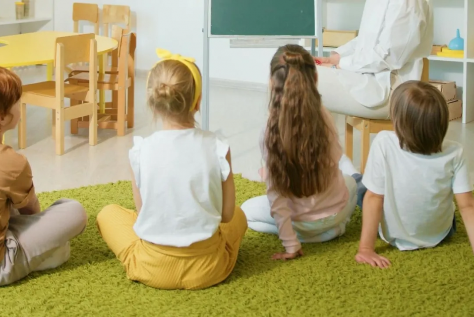 Επ. Προστασίας Δικαιωμάτων Παιδιού: Eντόπισε έλλειψη υποστηρικτικού δικτύου σε νέους γονείς