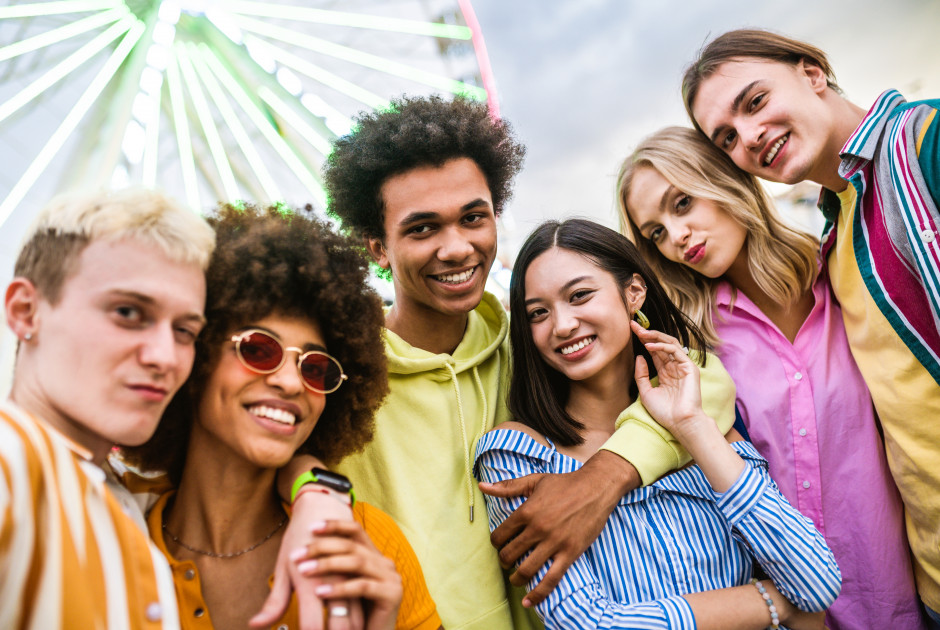 Γιατί οι Millennials και οι Gen Zers αναθεωρούν την έννοια της επιτυχίας