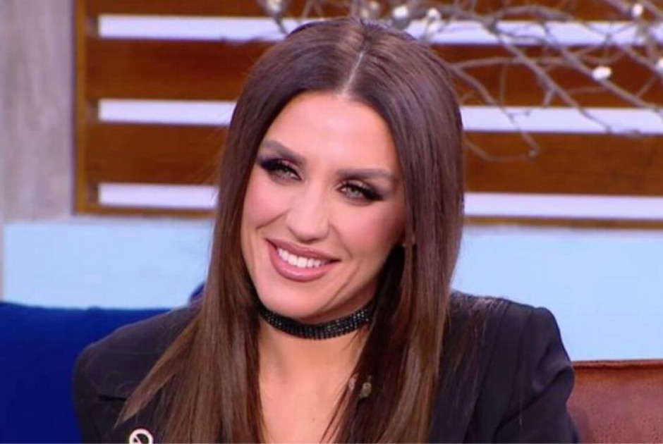 Ιουλία Καλλιμάνη: Με φλερτάρουν περισσότερο οι γυναίκες, μου στέλνουν δώρα και λουλούδια