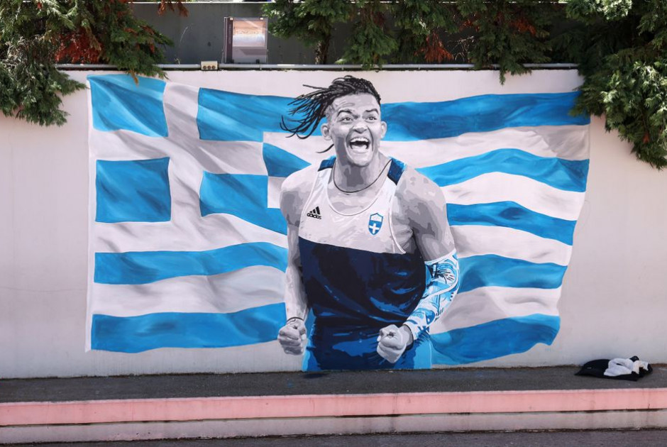 Ο Εμμανουήλ Καραλής έγινε τοιχογραφία σε σχολείο της Θεσσαλονίκης