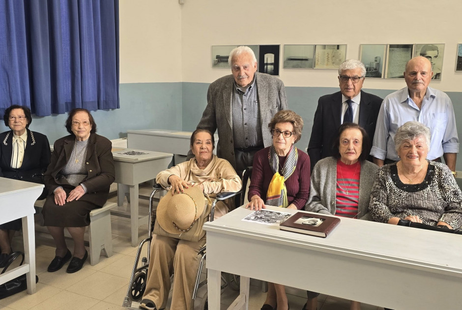 Ευαγόρας Παλληκαρίδης: Οι συμμαθητές του ξανά στην ίδια τάξη, μετά από 70 χρόνια (ΦΩΤΟ)