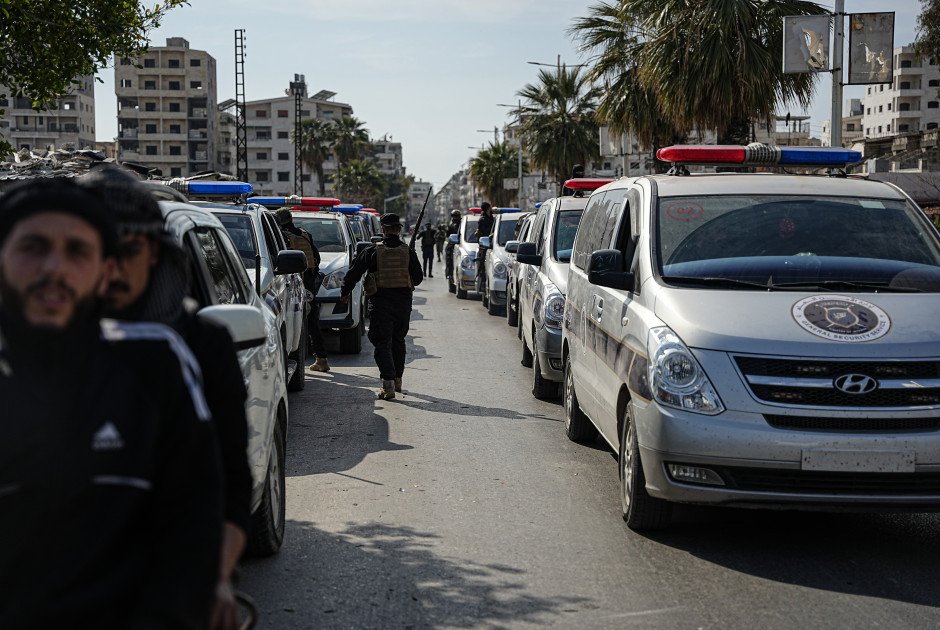 Δέσμευση περιουσίας και ταξιδιωτική απαγόρευση από ΕΕ σε πέντε άτομα που συνδέονται με Άσαντ
