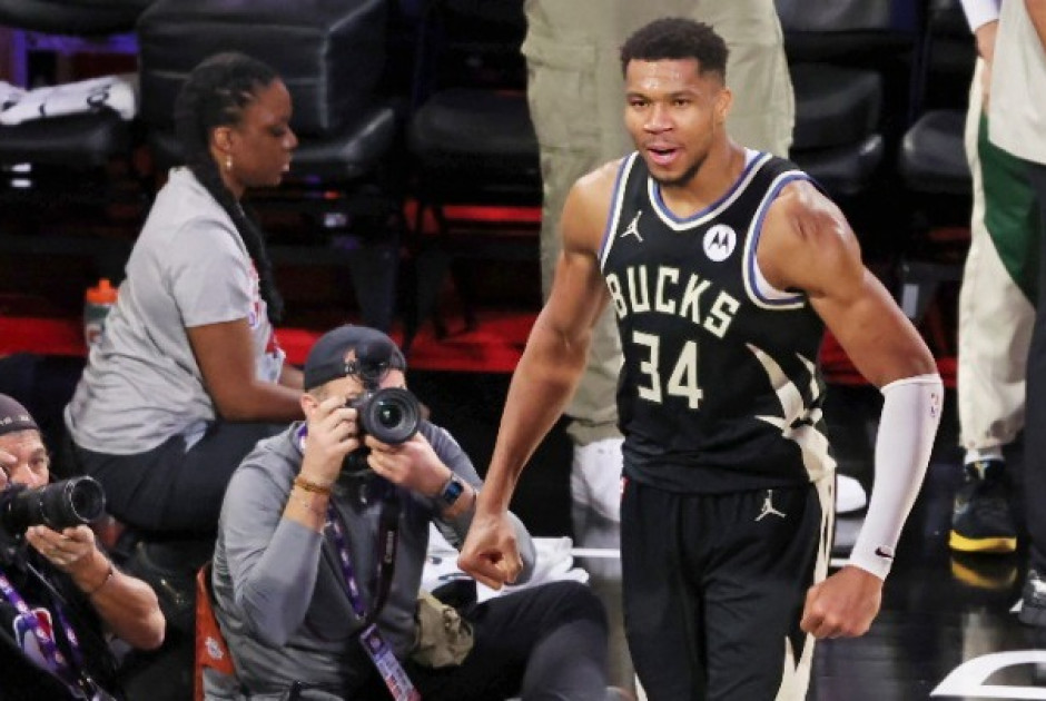 Εσωτερική «παρέμβαση» του Giannis στους Μπακς για ηρεμία στα αποδυτήρια!