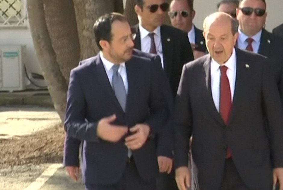 Σε εξέλιξη η συνάντηση ΠτΔ-Τατάρ με τον Κόλιν Στιούαρτ