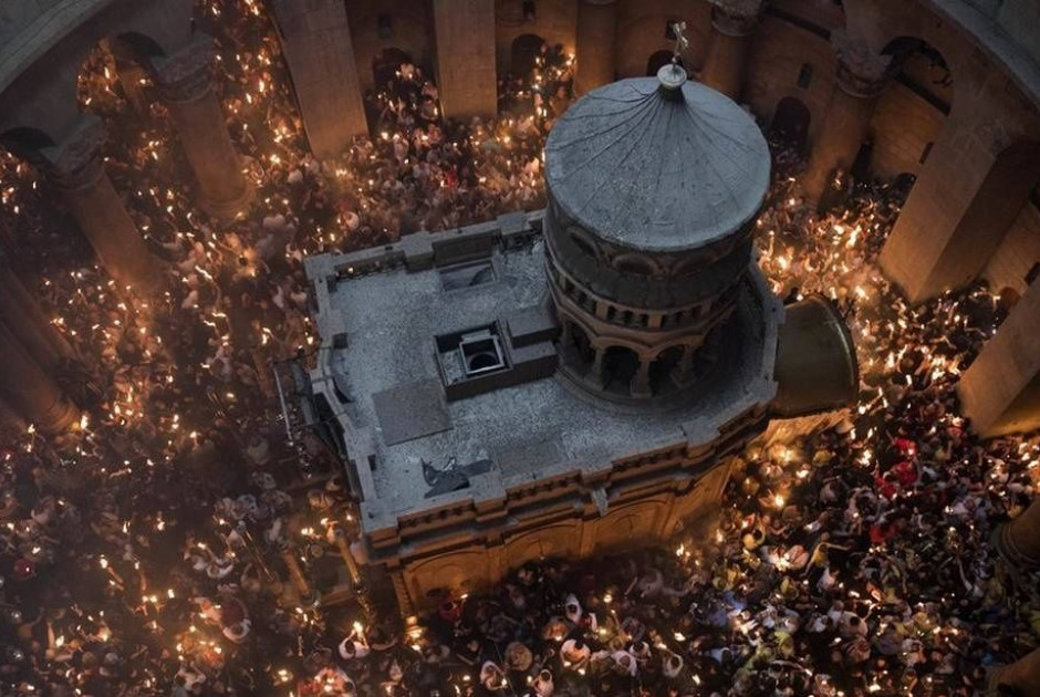 Η τελετή αφής του Άγιου Φωτός στον Πανάγιο Τάφο