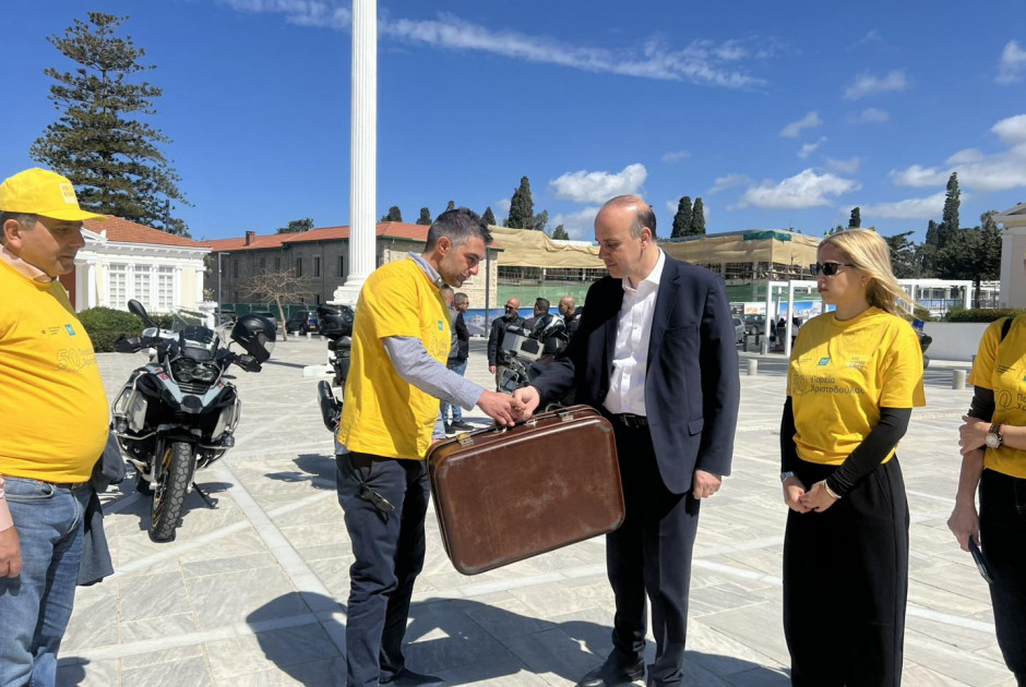 Σε όλες τις πόλεις της Κύπρου μεταφέρθηκε η ιστορική βαλίτσα της Χριστοδούλας