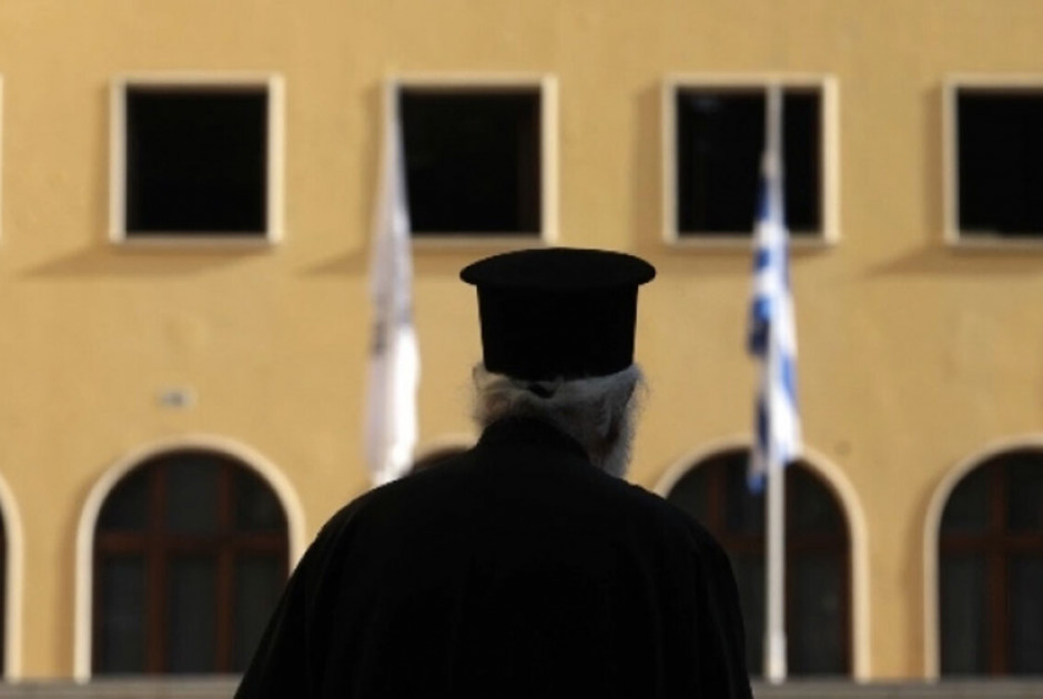 Ομόφωνη καταδίκη ιερέα για βιασμό και αποπλάνηση ανήλικης