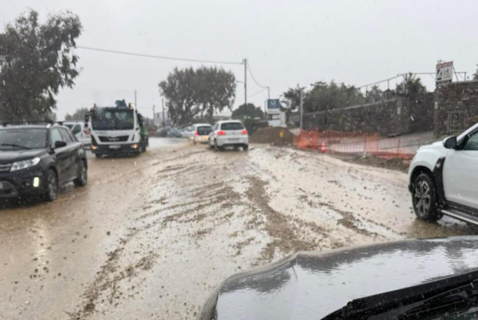 Η κακοκαιρία πλήττει για τρίτη ημέρα τη Μύκονο – Ποτάμια ξανά οι δρόμοι (ΒΙΝΤΕΟ)