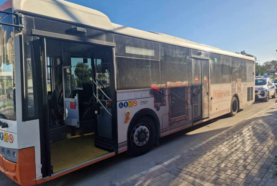 Δύο πρόσωπα ψάχνουν οι αρχές για τις ρίψεις κροτίδων σε λεωφορεία