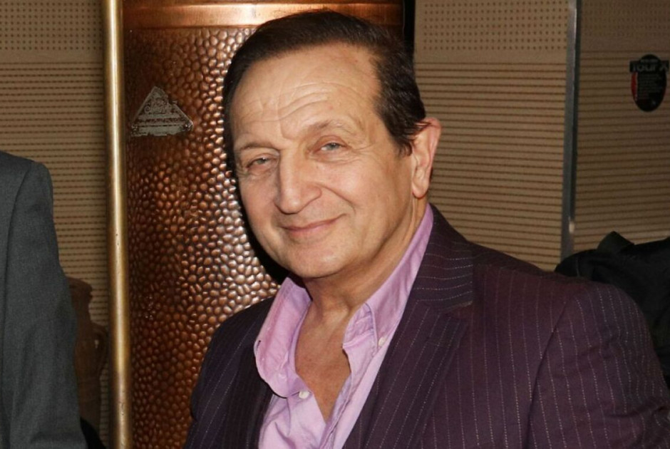 Μπιμπίλας: Έχω δώσει το πρώτο γκέι φιλί στο θέατρο και έχω παίξει τον πρώτο ομοφυλόφιλο ρόλο στην τηλεόραση