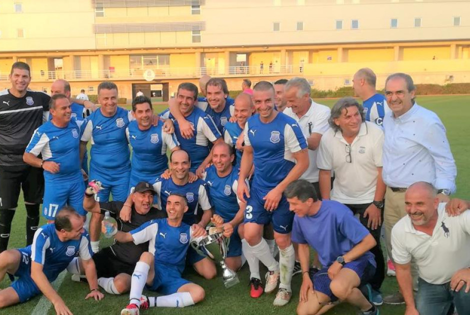;Κύριοι, ποδοσφαιριστές και τεχνική ηγεσία... Να