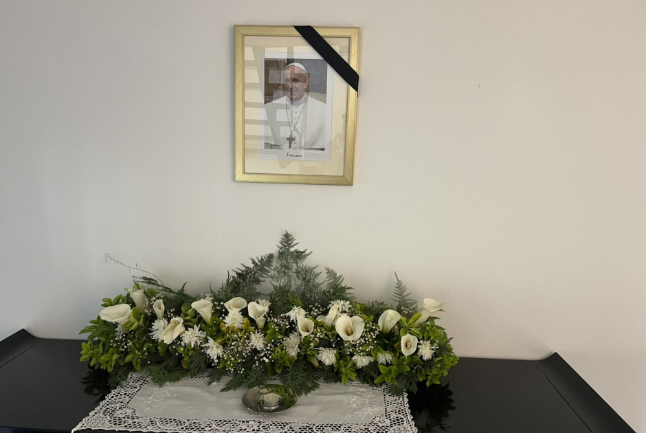 Άνοιξε το βιβλίο συλλυπητήριων για την εκδημία του Πάπα Φραγκίσκου στην Κύπρο (ΦΩΤΟΣ)