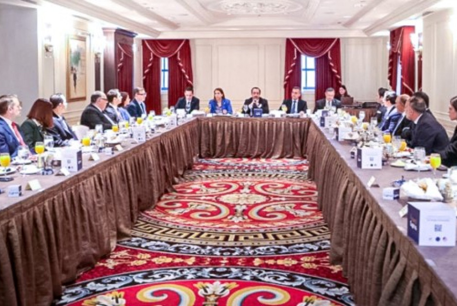 ΠτΔ: Προγευμάτισε με στελέχη επενδυτικών ταμείων, επενδυτικών τραπεζών και οργανισμών venture capita