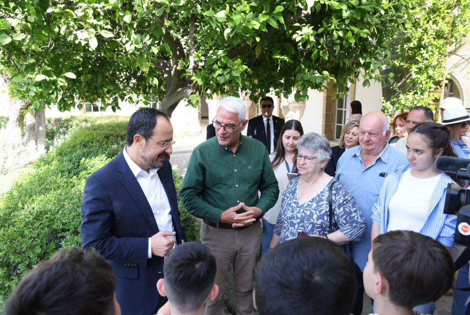 Τα παιδιά της «Φλόγας» στο Προεδρικό – Υπόσχεση για εισιτήρια ΠΑΟ και Ολυμπιακού από τον ΠτΔ