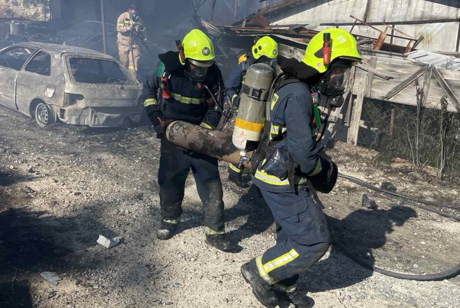Από καλώδια η φωτιά στη Λευκωσία – Εντός του υποστατικού ένα πρόσωπο