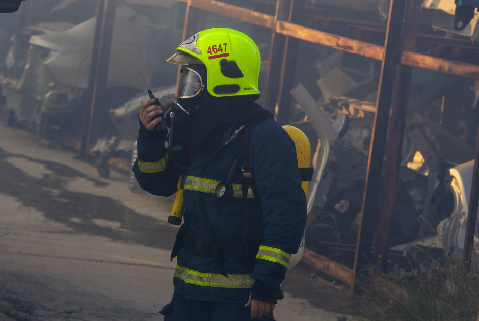 Πυρκαγιά σε όχημα επεκτάθηκε και επηρέασε οικία – Στο Νοσοκομείο ένα πρόσωπο