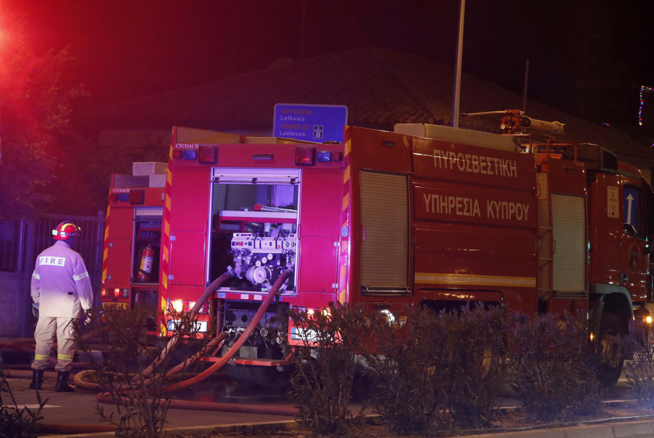 Στις φλόγες εγκαταλελειμμένο κτήριο στη Δρούσεια