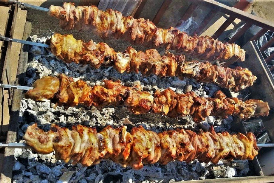 Πού κυμαίνονται οι τιμές για την πασχαλινή σούβλα (ΒΙΝΤΕΟ)
